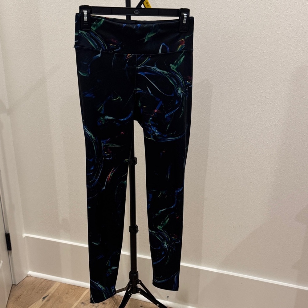 Heroine Sport Black Athletic leggings with Multicolor Print